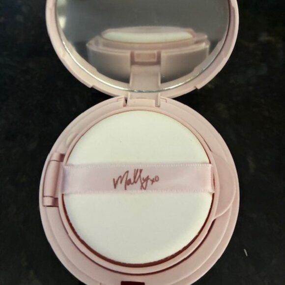 Mally XO Flawless Finish Transforming Effect Full Coverage Foundation Med - NEW - Picture 1 of 4